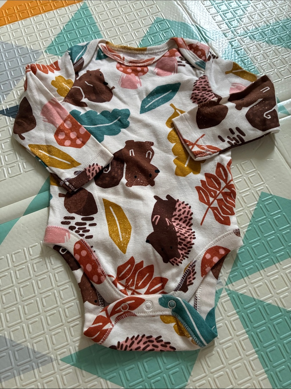 20/25$ 🧸 Baby One-Piece Bodysuit in Cream with Forest Print